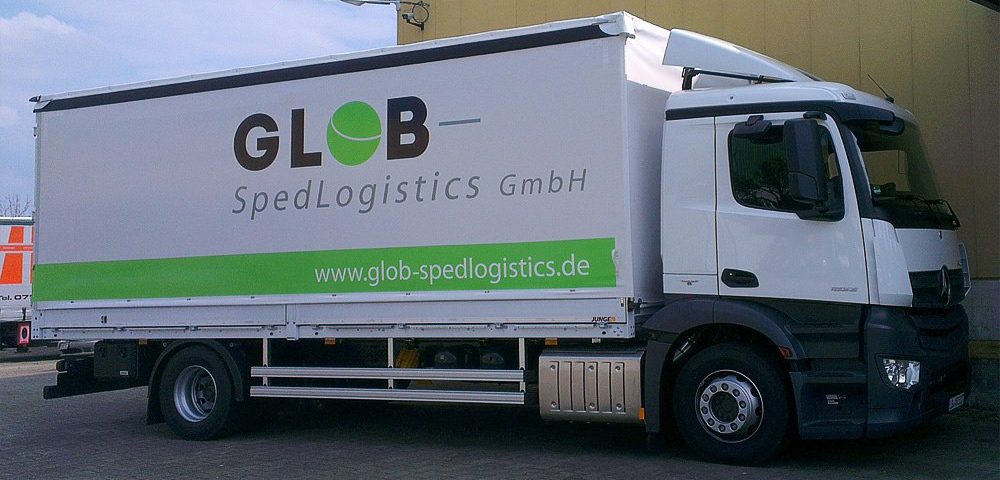 Planenbeschriftung im Folienplott für Glob SpedLogistics aus Stuttgart